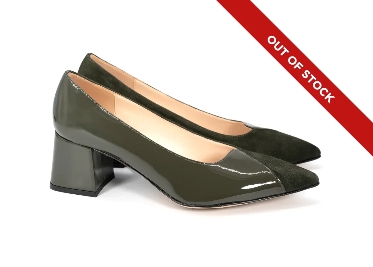 Woman Shoe Pump in Green Suede Leather and Patent Leather.